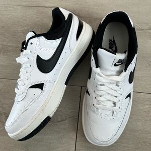 Woman Nike Gamma Force